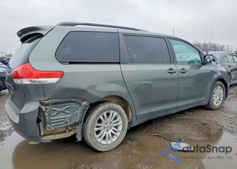 2014 Toyota Sienna Xle z USA, uszkodzony, nr VIN 5TDYK3DC1ES459156